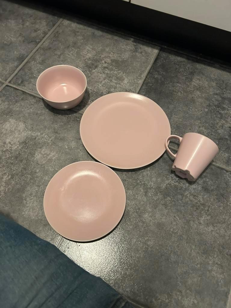 Gratis 4 delig servies.  X4