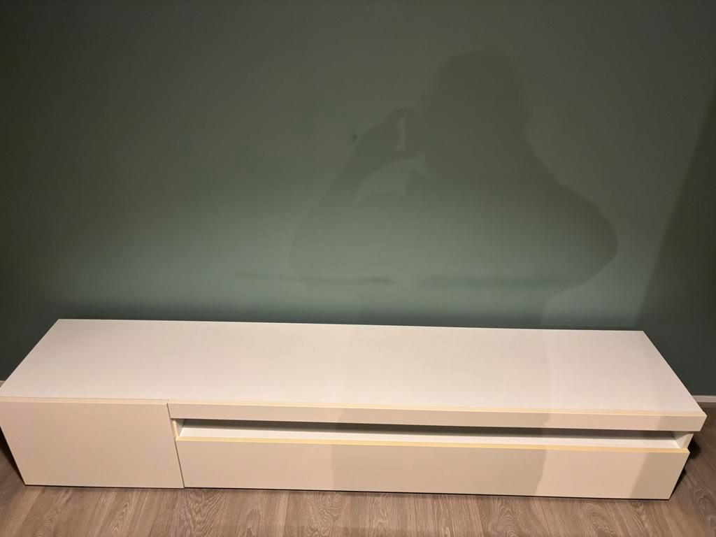 Tv meubel gratis