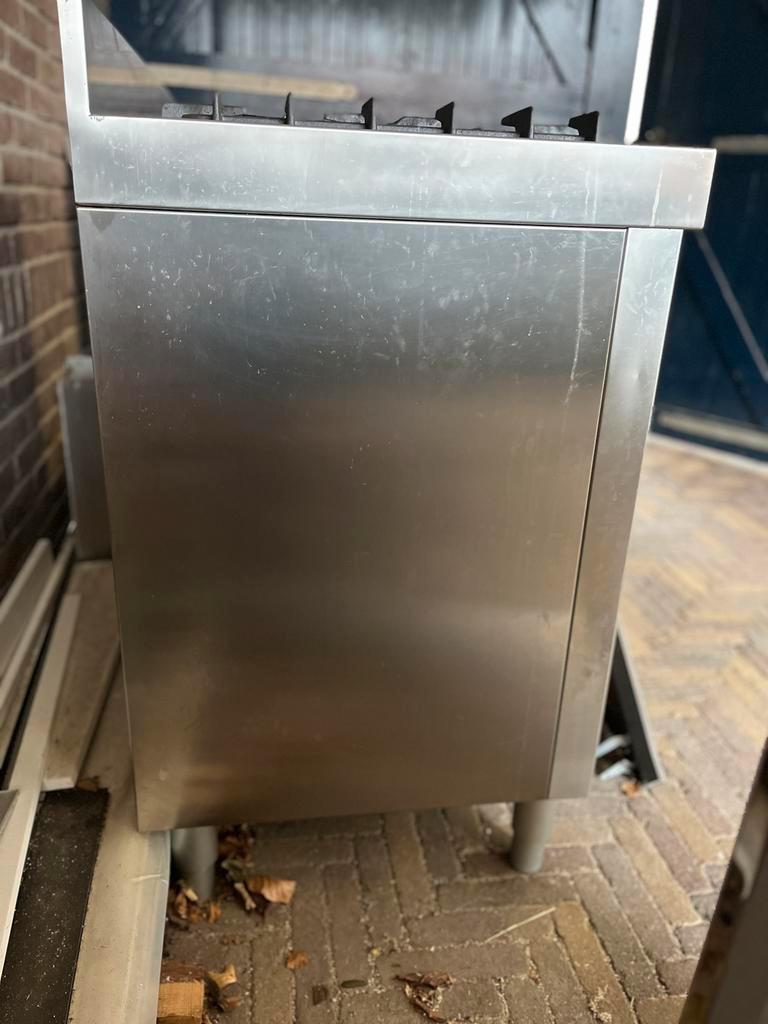 GRATIS - Solitaire - Gasfornuis + oven (schanier kapot)