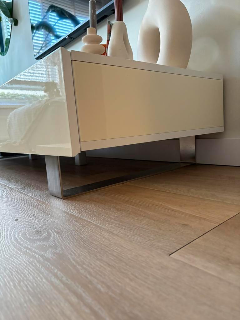 Tv-meubel wit hoogglans - gratis op te halen!