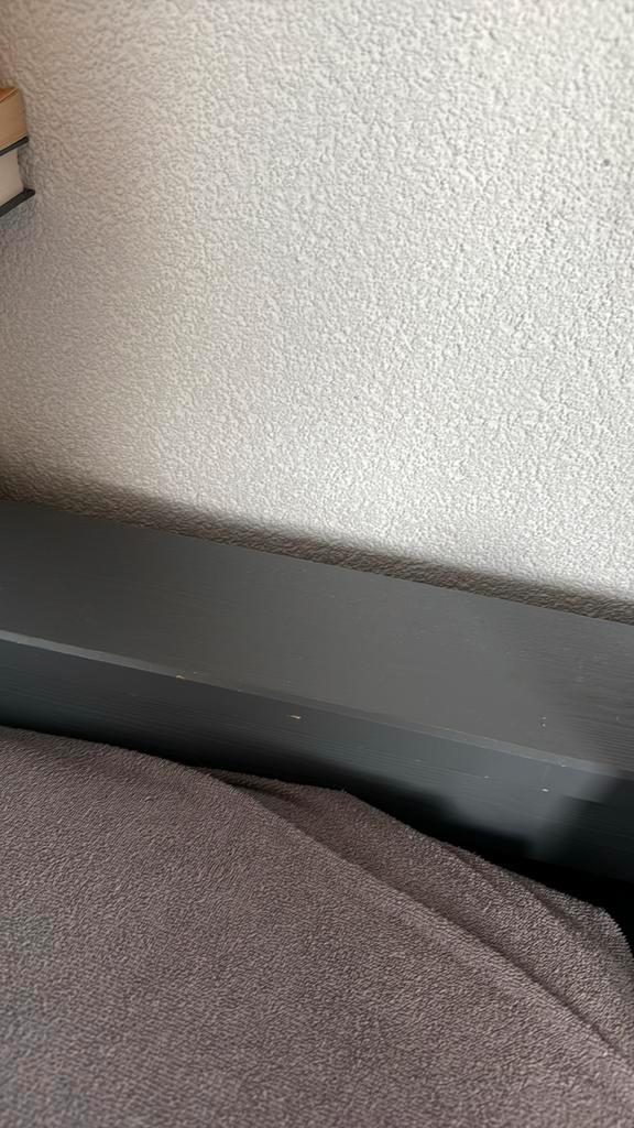 Bed en nachtkastje merk Wood GRATIS!