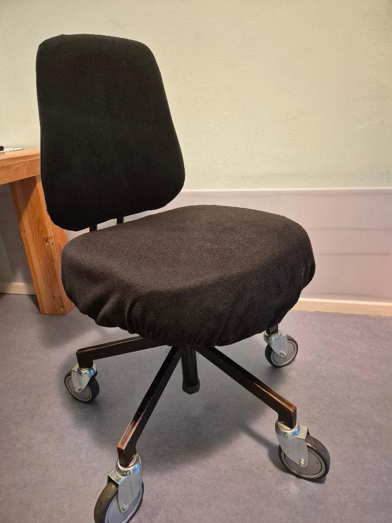 Gratis 2 Bureaustoelen zithoogte 59 cm