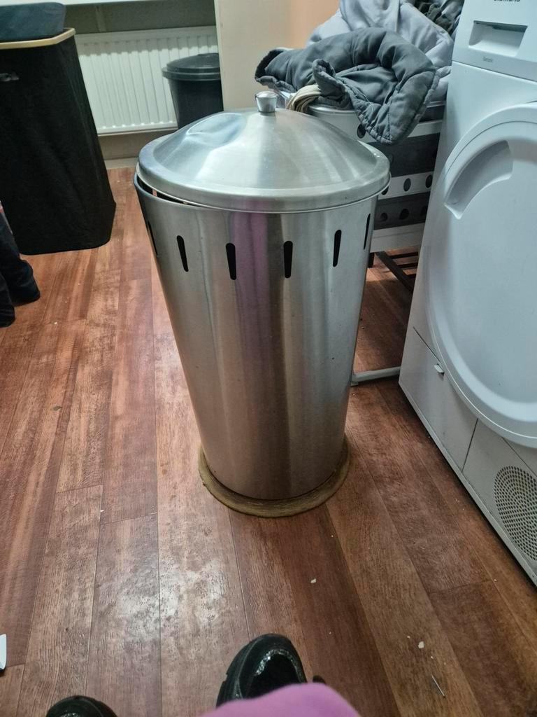 Metalen wasmand met deksel - Gebruikt