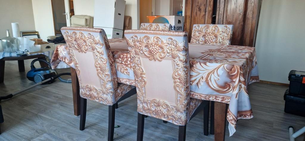 Eettafel met 4 stoelen