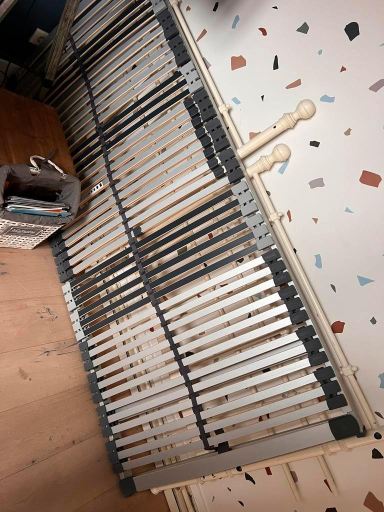 Gratis matrassen en 1 lattenbodem