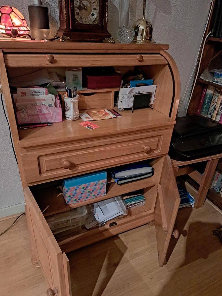 Gratis secretaire licht eiken met rolscherm