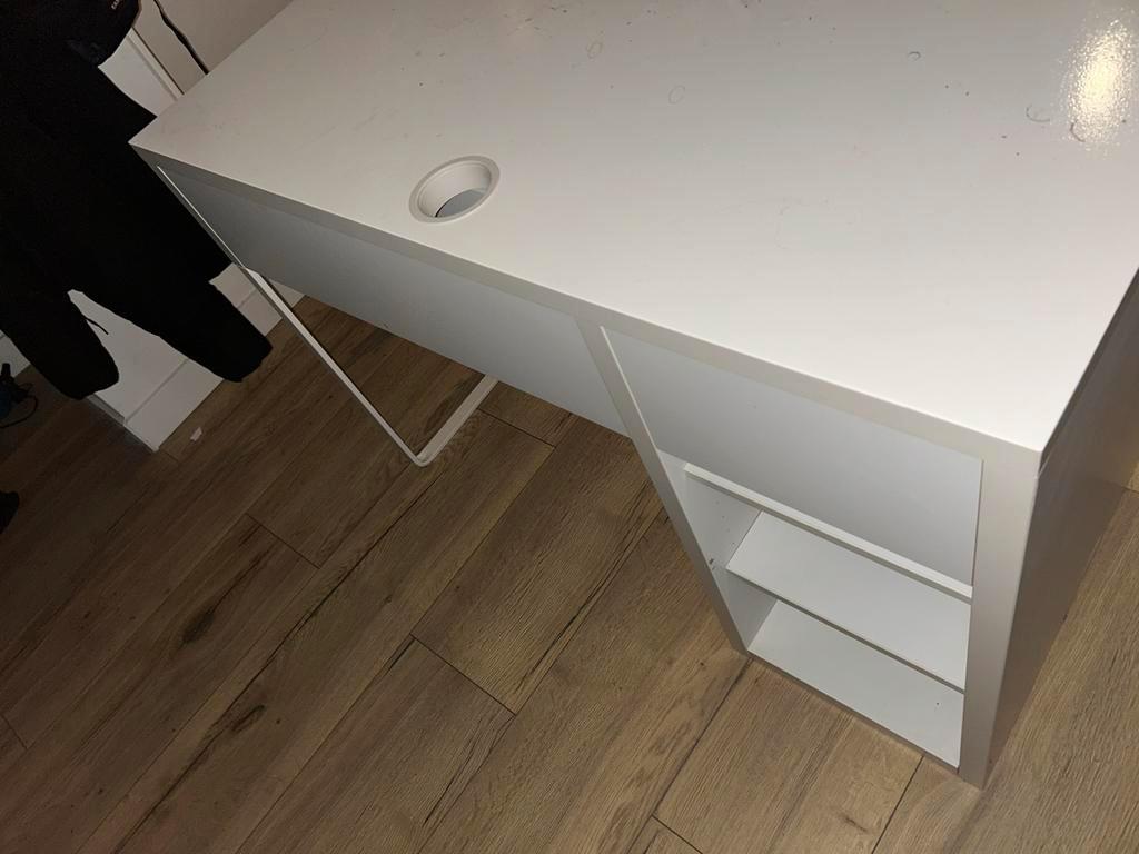 Ikea Bureau met Nagellak Vlekken