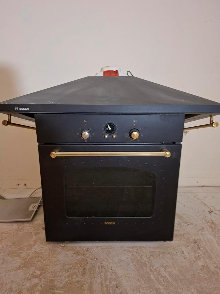 Oven en afzuigkap van Bosch.