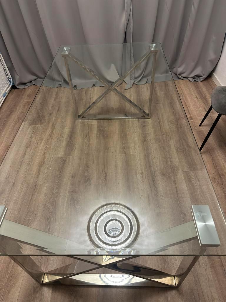 Zo goed als nieuwe tafel 180x90cm - Gratis op te halen!