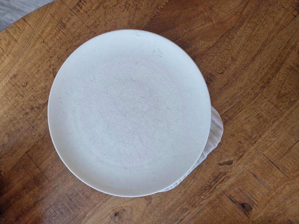 8 Borden - Gebruikt, maar in goede staat