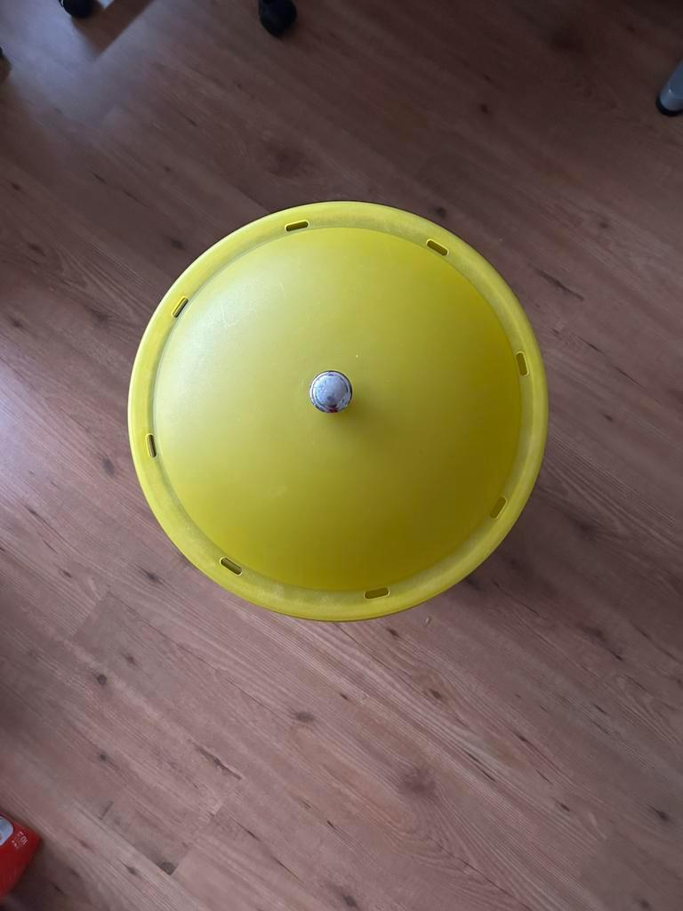 Gratis Ronde wasmand – metaal/kunststof – geel/zilver