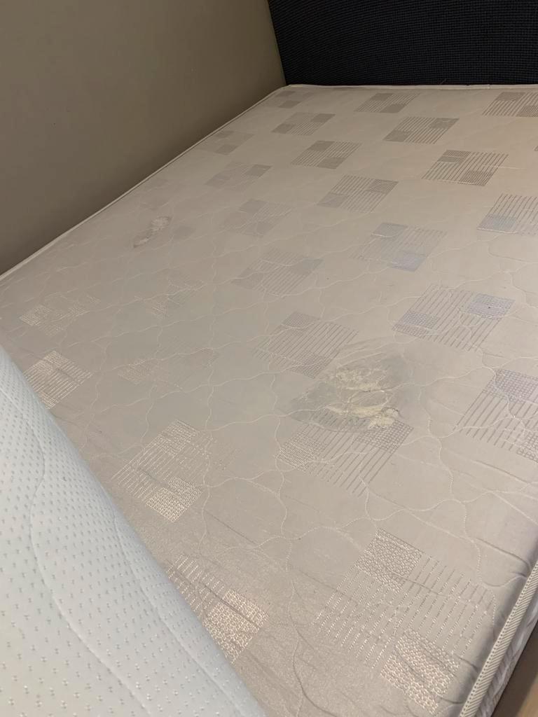 Gratis tweepersoonsmatras en topper