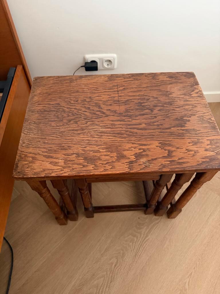 Vintage set van 3 houten bijzettafels