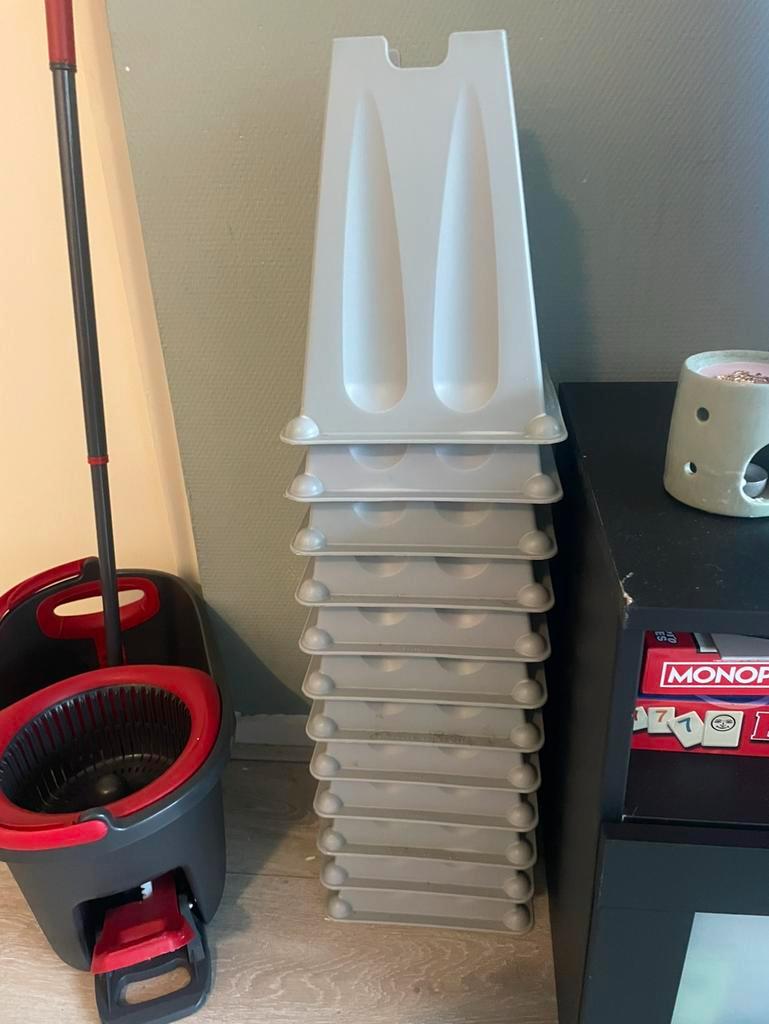 Gratis af te halen 12 klossen voor onder bed