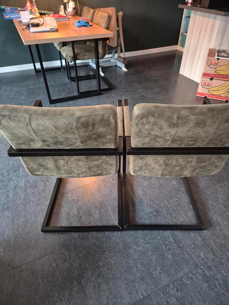 4 groene eetkamerstoelen Leen Bakker (beschadigd)