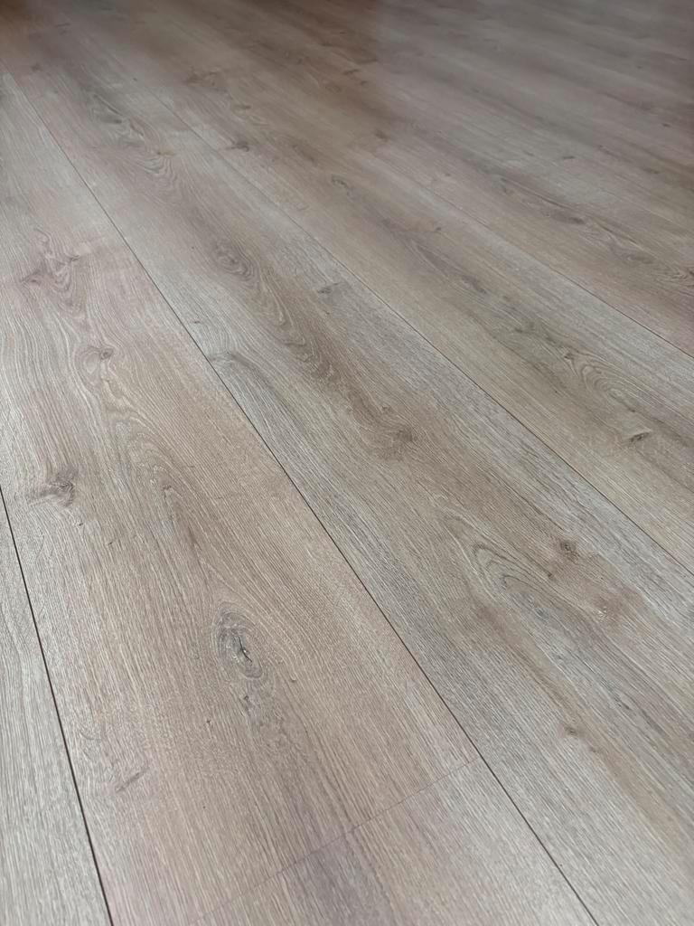 Laminaatvloer - plusminus 45 m2