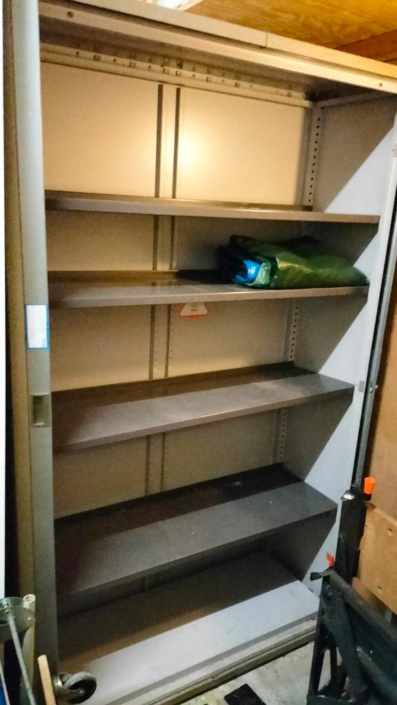 Stalen kast wegens verhuizing vandaag ophalen