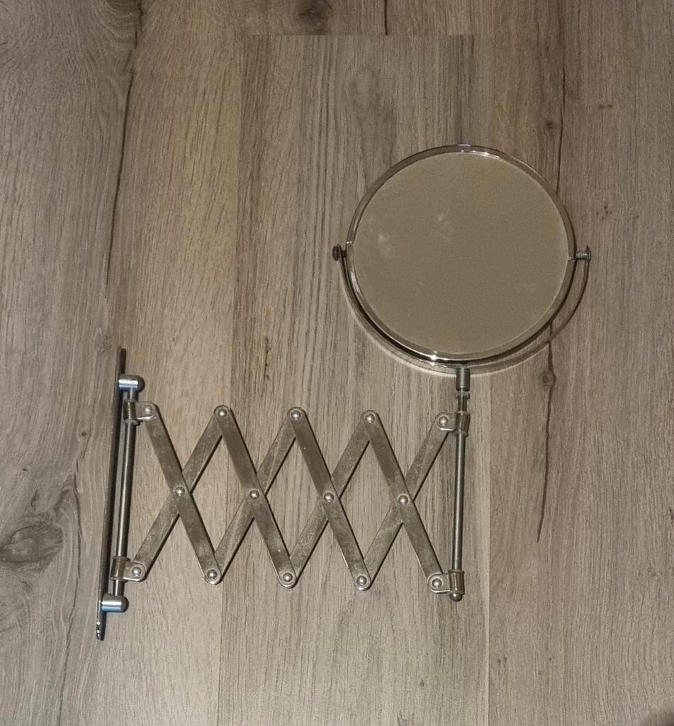 Wandspiegel met uitschuifbare arm