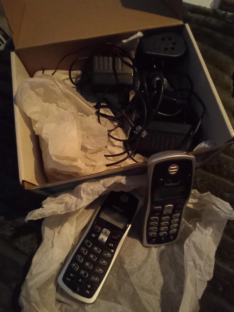Profoon draadloze dect telefoon. Twee handsets. Compleet.