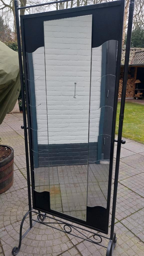 Grote staande spiegel