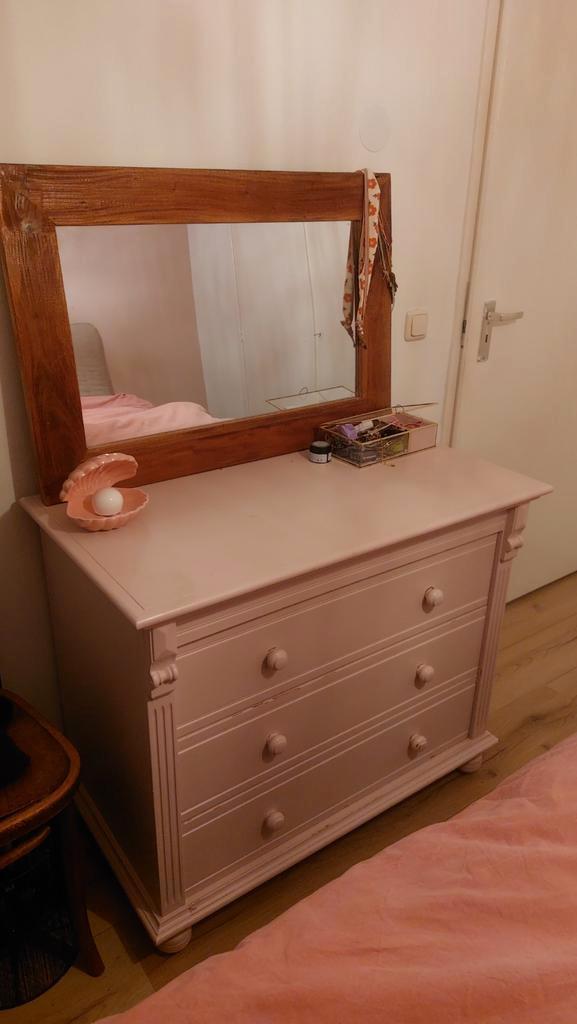 Gratis / Roze ladekast incl verf