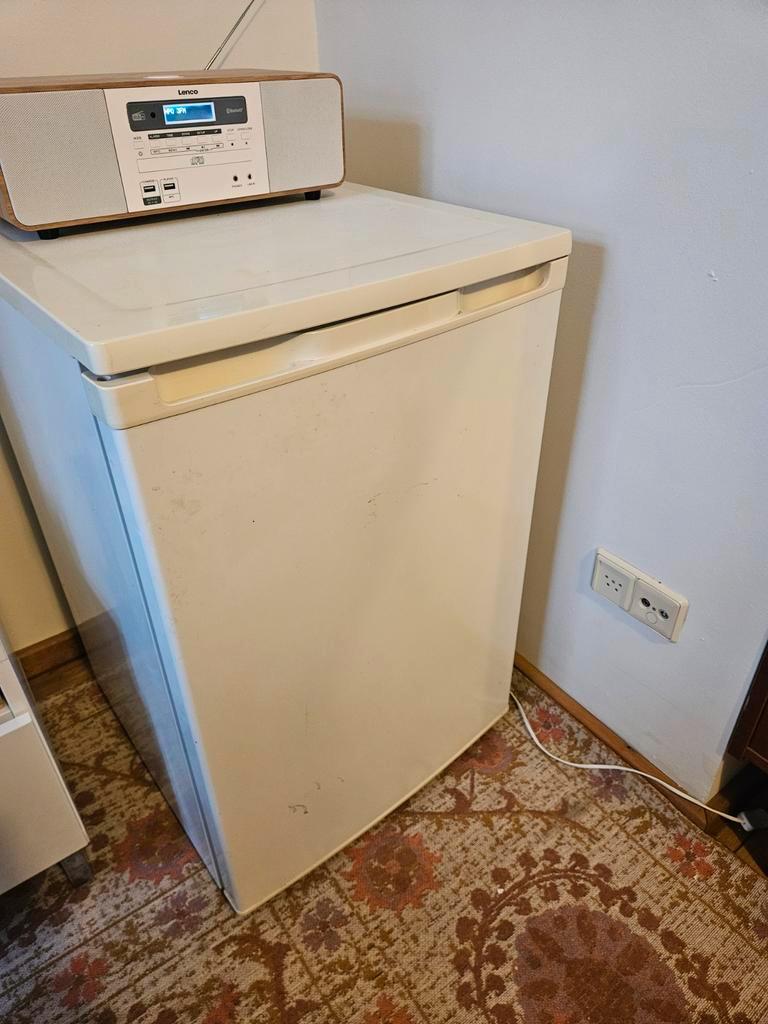 Compacte tafelmodel koelkast met vriesvak