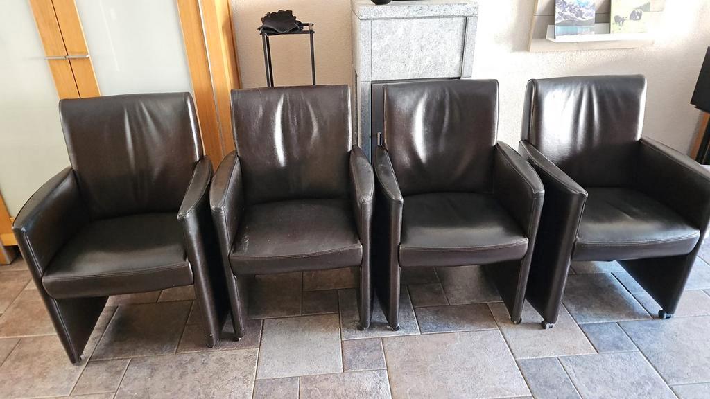 Set van 4 bruine lederen eetkamerstoelen