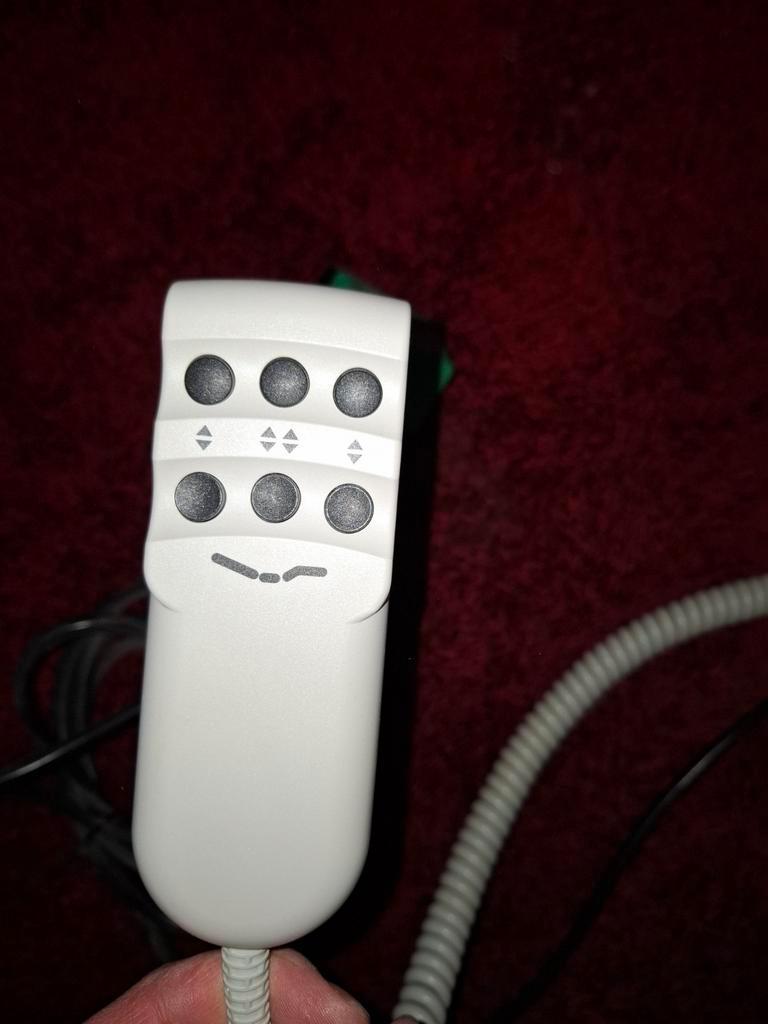 2-persoonsbed 180x200 met verstelbare bodems + matrassen