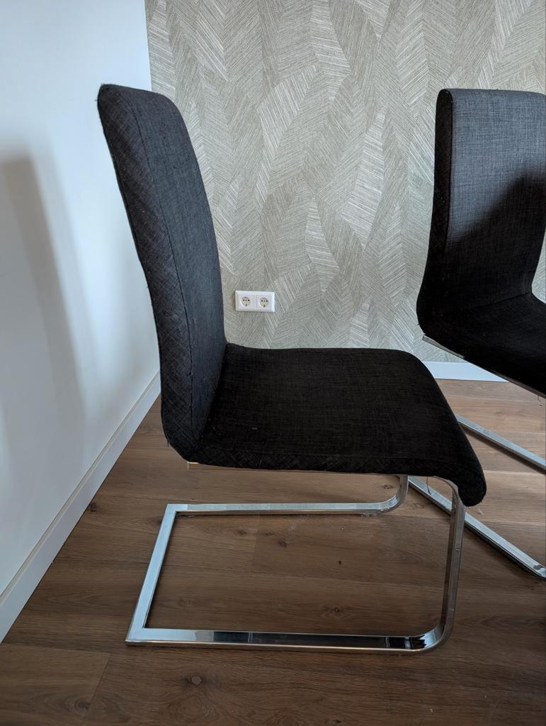 Gratis 4 eettafelstoelen