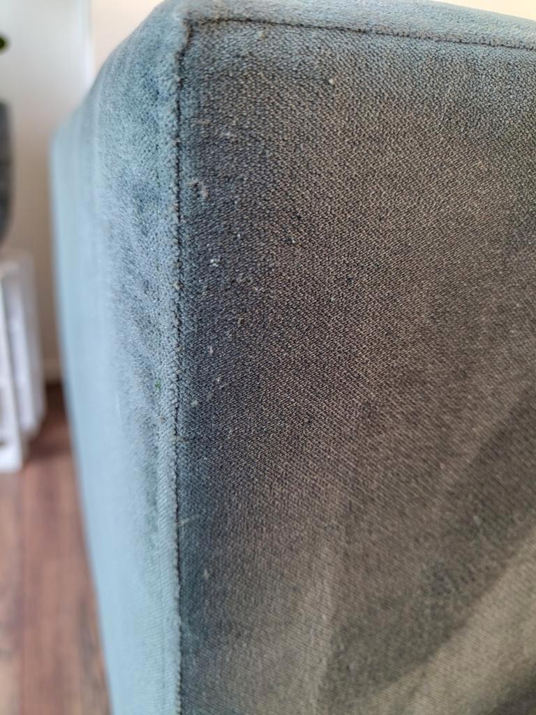 Gratis groene 2-zits bank van fluweelstof