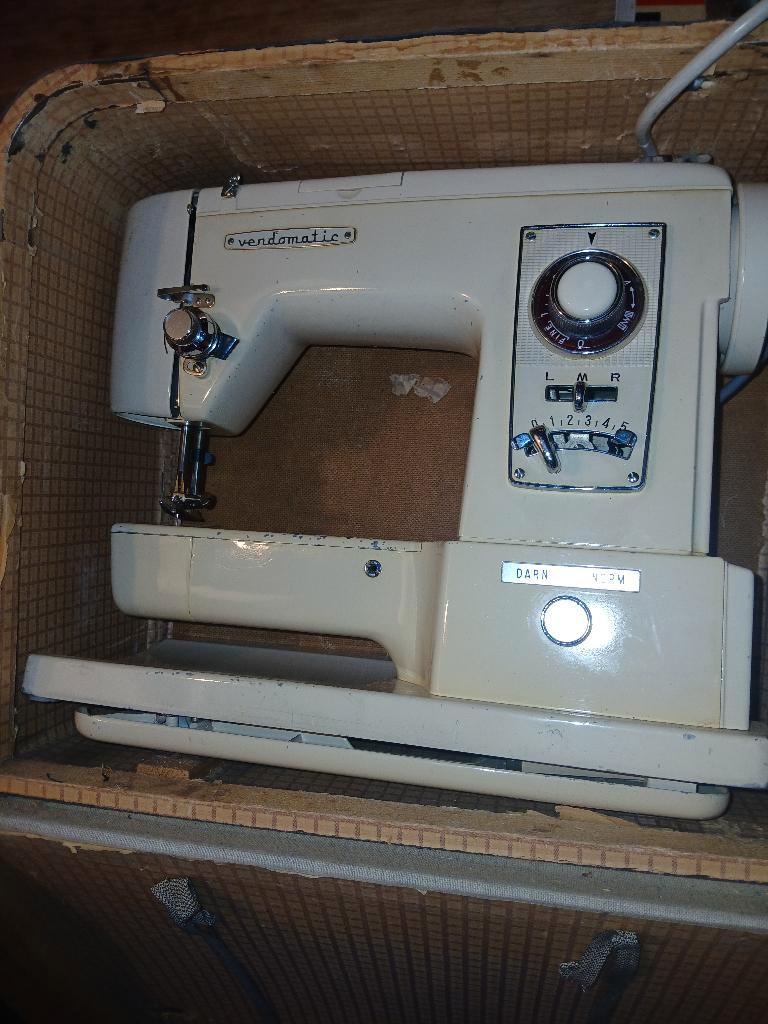 vendomatic naaimachine b775