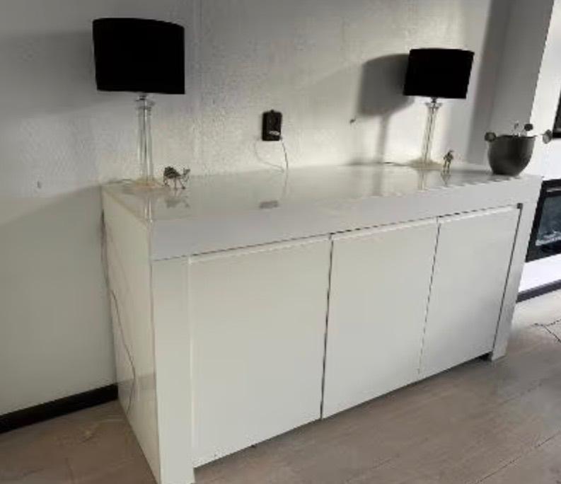 Hoogglans witte dressoir