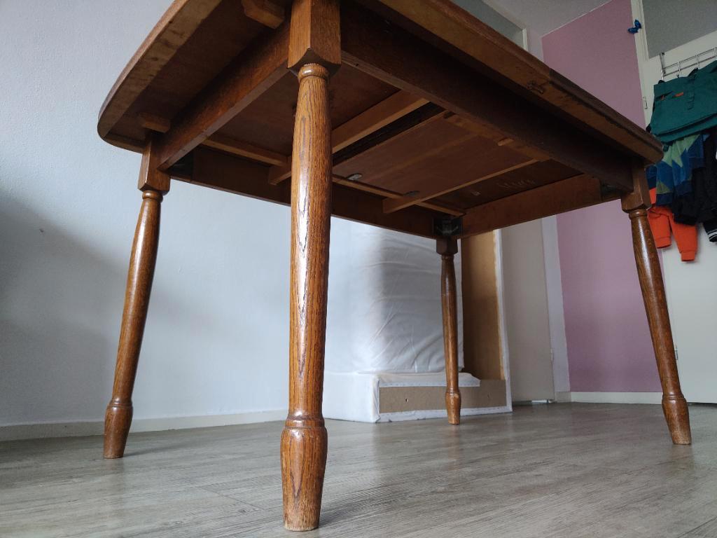Houten uitklapbare eettafel