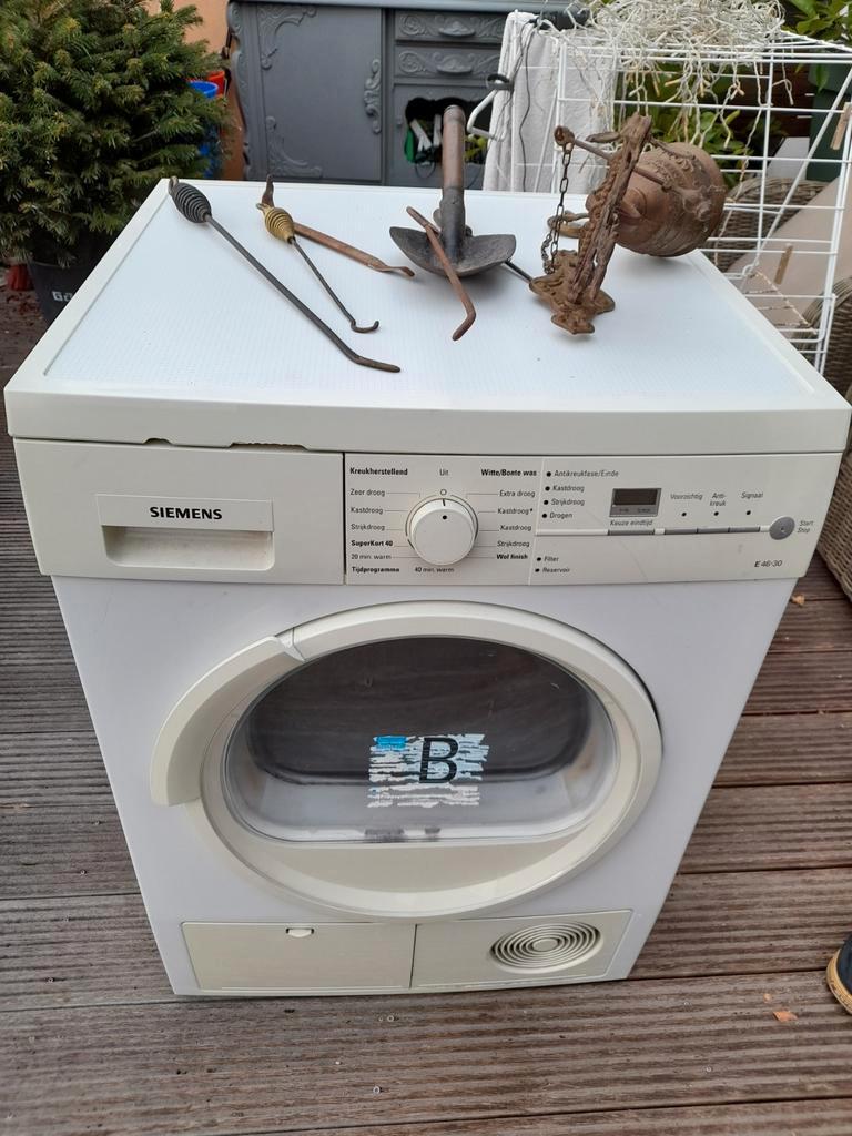 Oude droger, gratis af te halen.