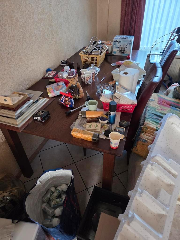 Kast tafel kastje en dressoir ophalen Vandaag tot 13.00 uur