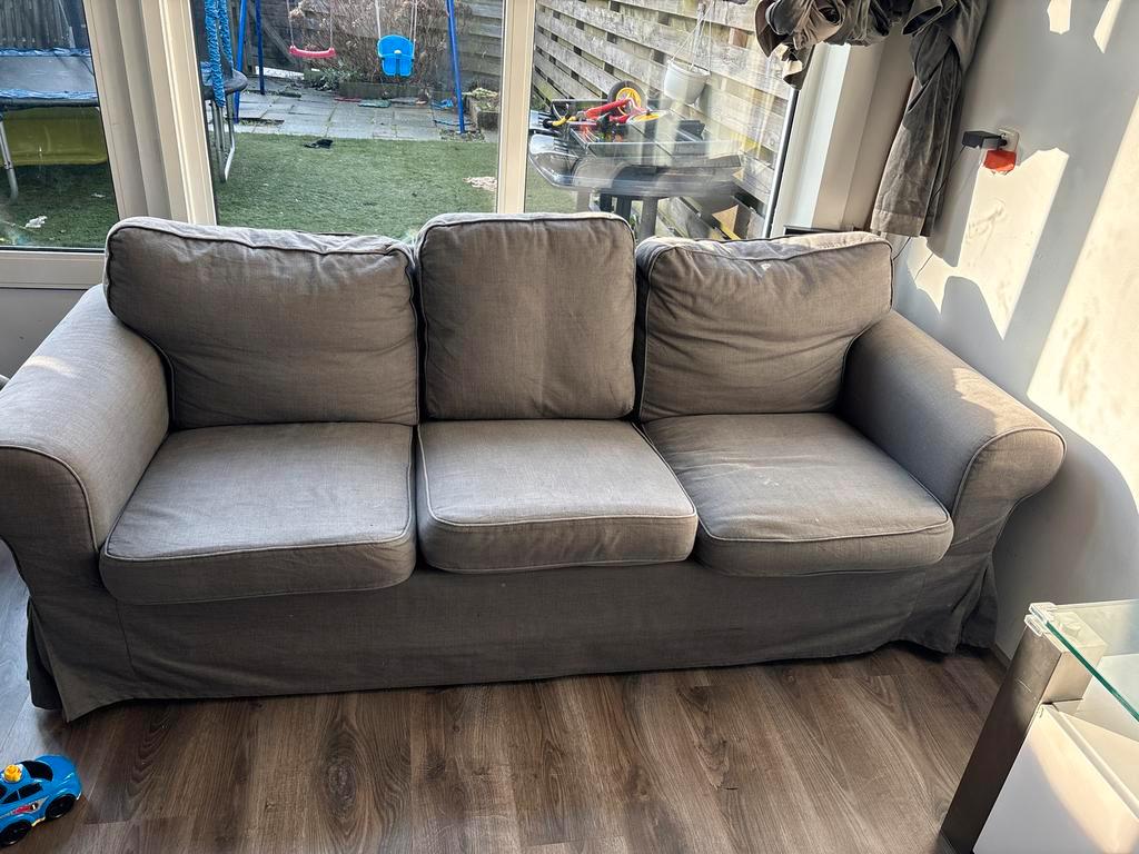 Grijze stoffen bank - Driepersoons