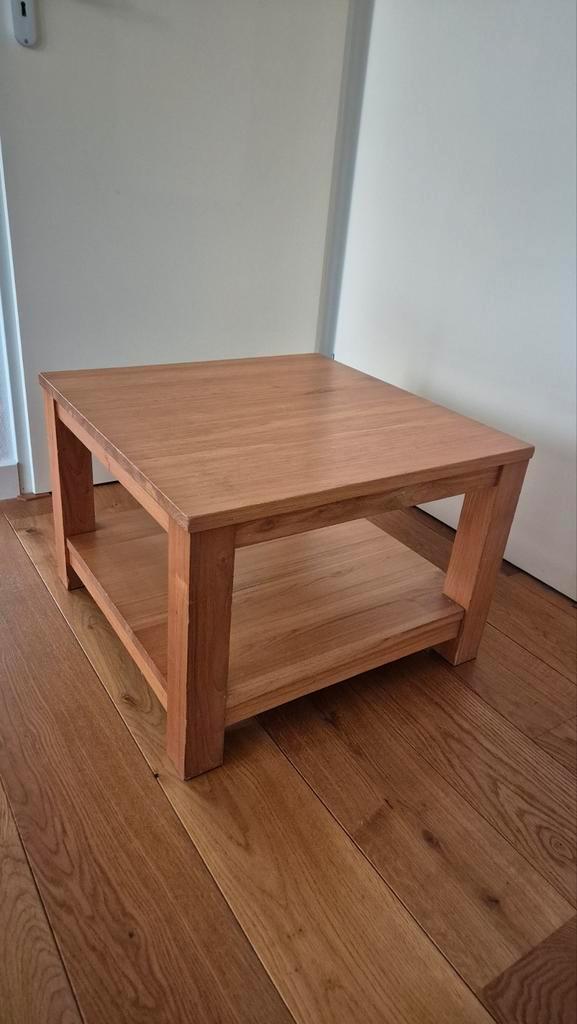 Solide, gebruikt salontafeltje