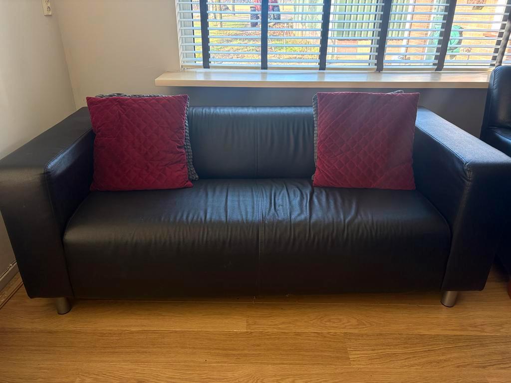 Nette zwarte 2-zits bank