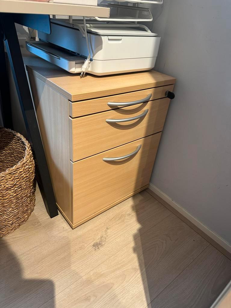 Kledingkast met 2 kastjes en ladenblok