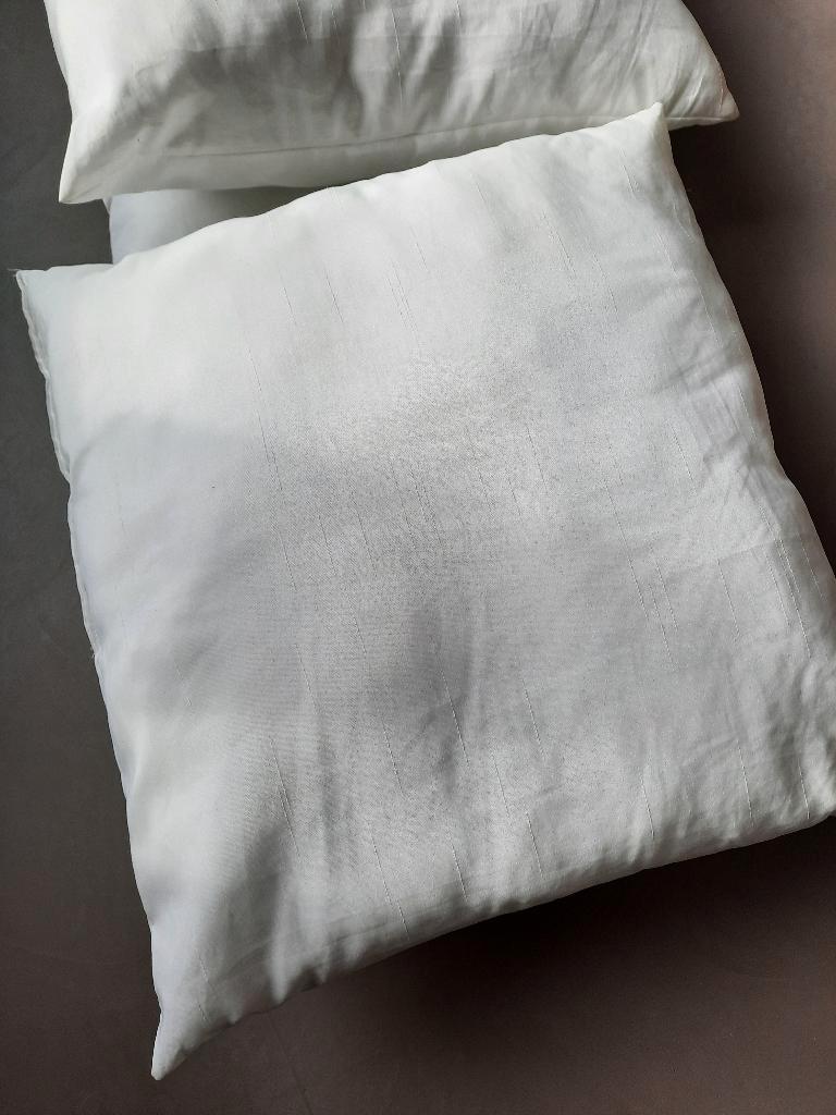 Witte sierkussens 4 stuks Ikea GRATIS