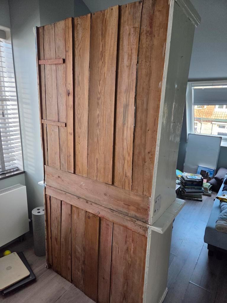 Grenen buffetkast met glazen deuren