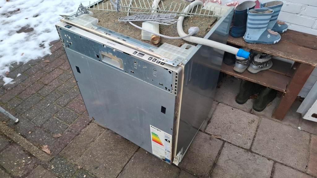 Vaatwasser kapot oud ijzer