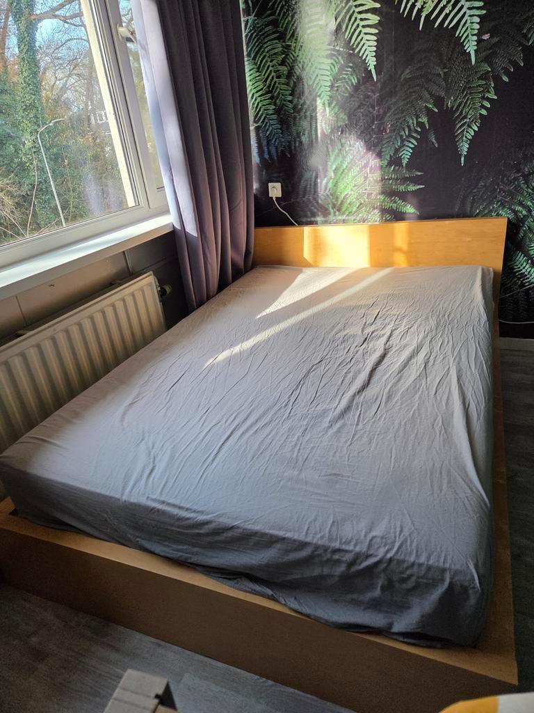 Bed Ikea Malm inclusief lattenbodem en matras
