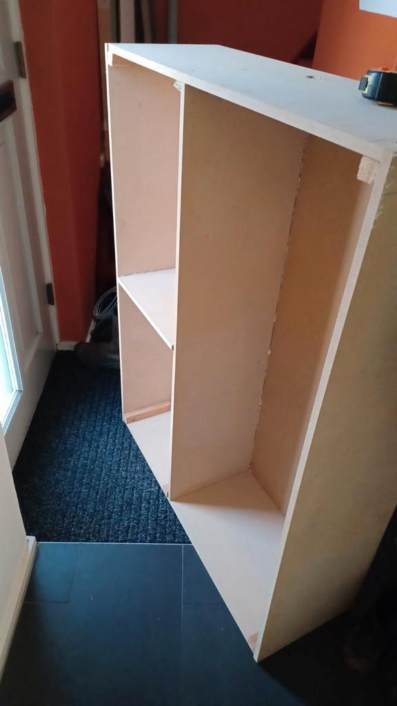 MDF kast, is als tv meubel gebruikt.