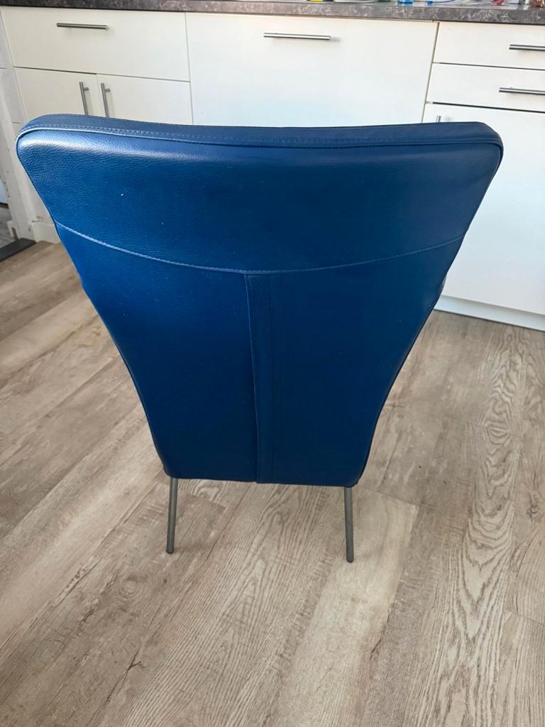 Gratis 4 x leren eetkamerstoel - zelf ophalen!