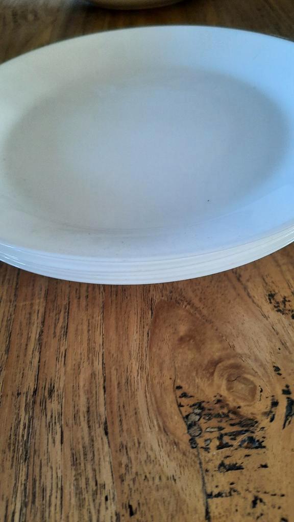 Serviesgoed: Borden en Mokken