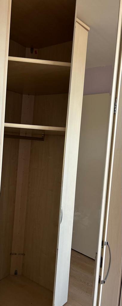 Hoek klerenkast met spiegel