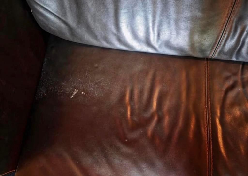 Leren hoekbank (kleine beschadiging) GRATIS af te halen