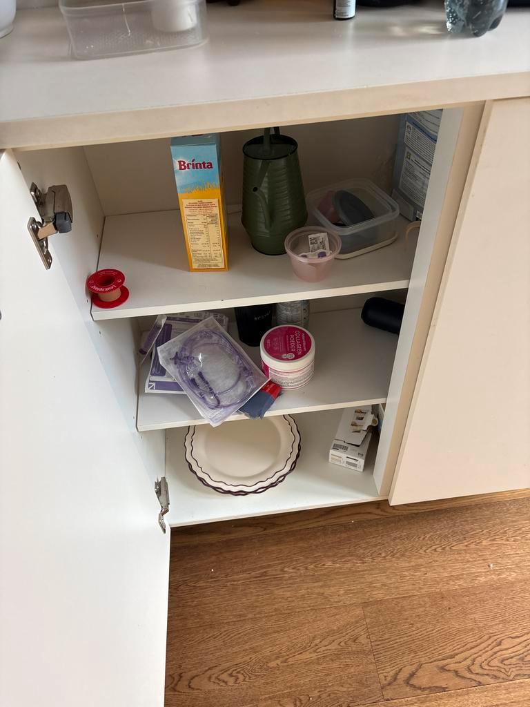 Witte Keukenkast met Drie Deuren