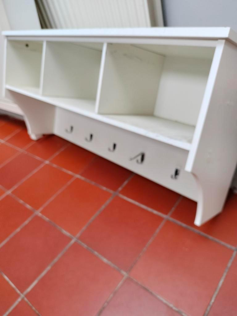 Witte schoenenkast met 4 vakken en garderobekast bijpassend